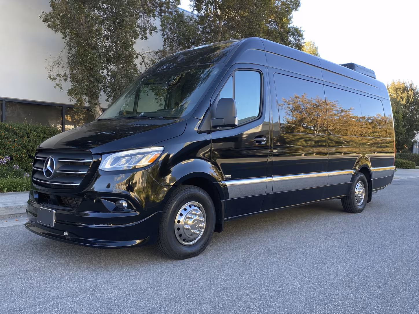 find the perfect transportation for your next airport transfer 3